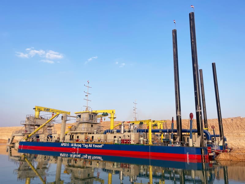 جرافة شفط ذات رأس قاطع كبير JLCSD750 بسعة 8000 متر مكعب/ساعة لأعمال التجريف والتعدين في البحار والأنهار والبحيرات