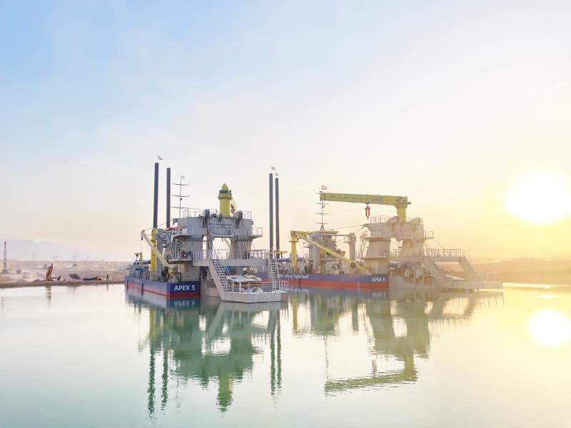 جرافة شفط ذات رأس قاطع كبير JLCSD750 بسعة 8000 متر مكعب/ساعة لأعمال التجريف والتعدين في البحار والأنهار والبحيرات