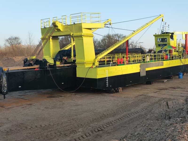 جرافة غاطسة تعمل بمضخة، قاطعة للرمل، جرافة شفط لعمق تجريف أكبر