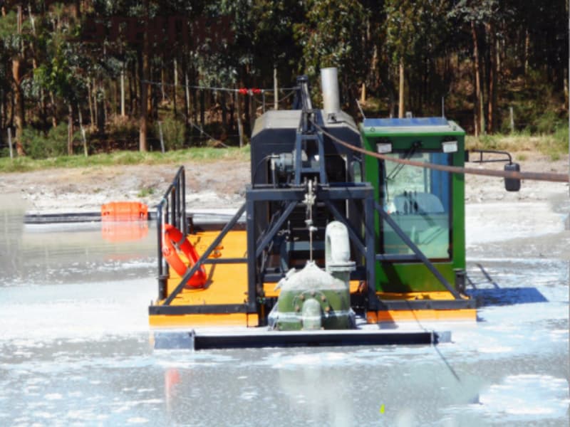 جرافة شفط ذات رأس لولبي تعمل بالدفع الهيدروليكي لتجريف الأنهار والبحيرات والبرك