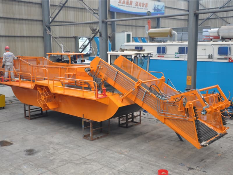 سفينة تنظيف المياه الأوتوماتيكية / حصادة الأعشاب المائية / قارب كاشط للنفايات