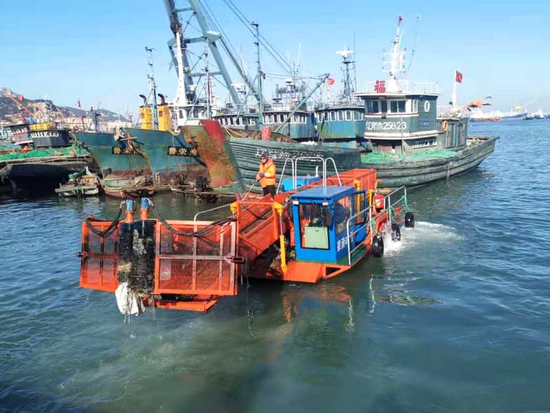 سفينة تنظيف المياه الأوتوماتيكية / حصادة الأعشاب المائية / قارب كاشط للنفايات