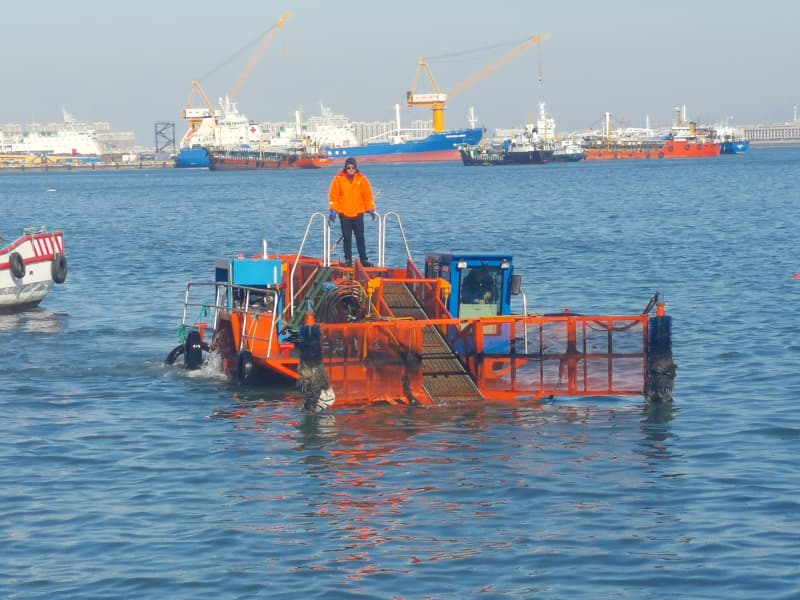 سفينة تنظيف المياه الأوتوماتيكية / حصادة الأعشاب المائية / قارب كاشط للنفايات