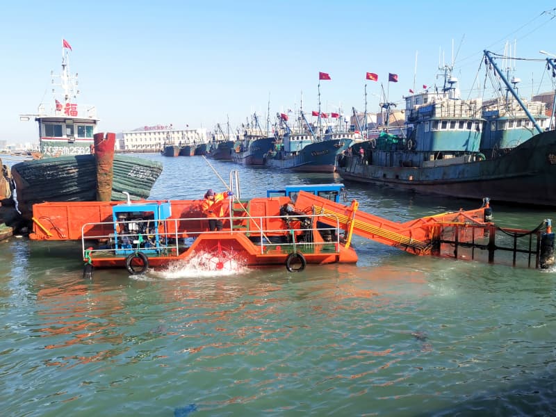 سفينة تنظيف المياه الأوتوماتيكية / حصادة الأعشاب المائية / قارب كاشط للنفايات