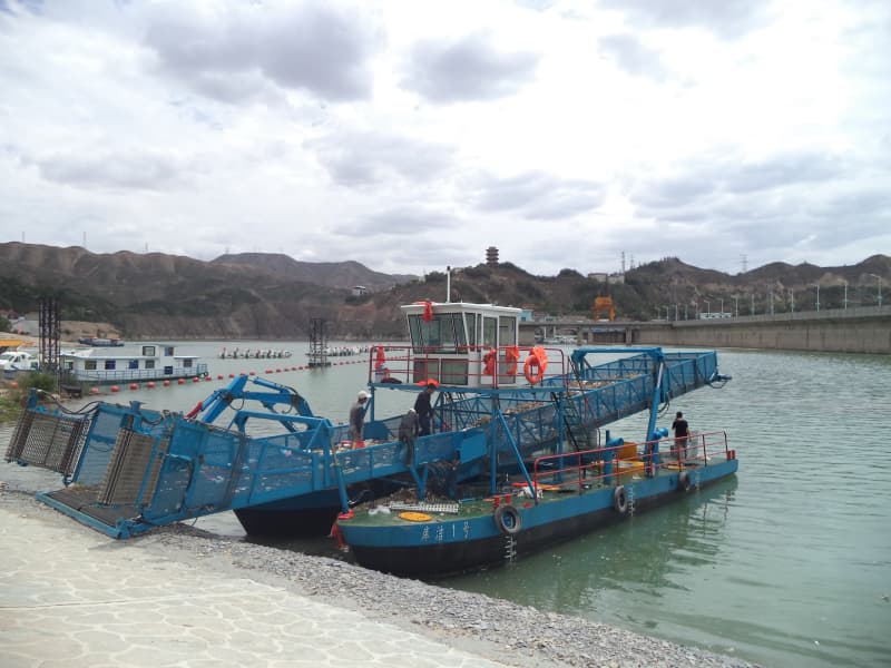 سفينة تنظيف المياه الأوتوماتيكية / حصادة الأعشاب المائية / قارب كاشط للنفايات