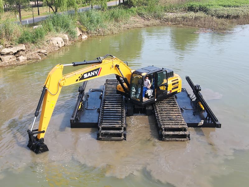 Customized Amphibious Excavator for Wetland Swamp River Dredging Applications Customized Amphibious Excavator for Wetland Swamp River Dredging Applications
